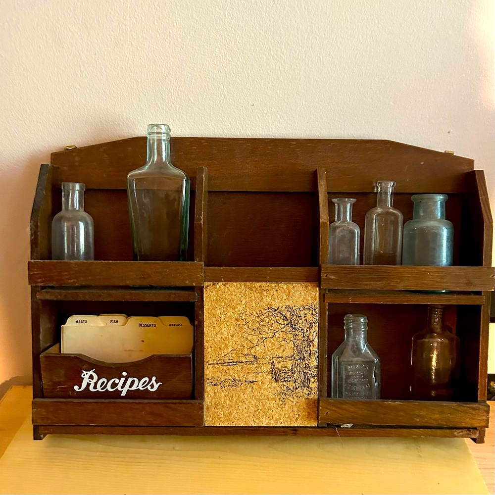 VTG Wooden Hanging Spice Rack Glass Bottles recipe cards Cottagecore farmhouse - Picture 5 of 7